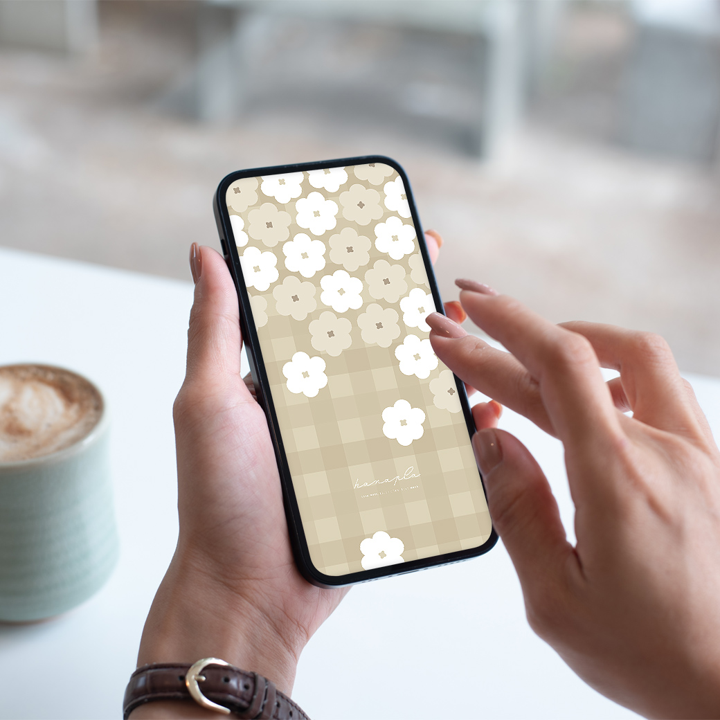 〈ほっこり花柄ベージュ〉お花とチェック柄の可愛いスマホ壁紙